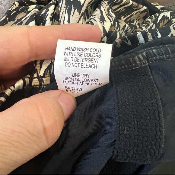 Badgley Mischka Black & Tan Ruched One Piece Swimsuit Women’s Size 8 - Picture 5 of 5